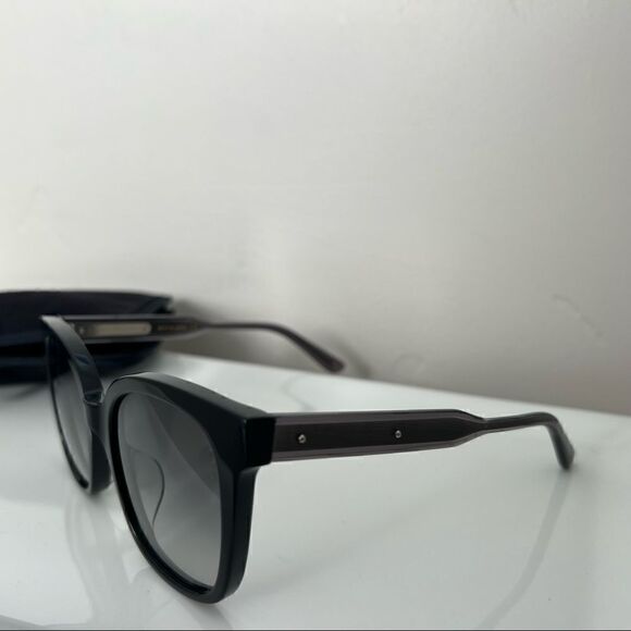 NWOT Bottega Venetta Sunglasses unisex. Grey/smoke. 100% authentic designer. - Picture 13 of 16